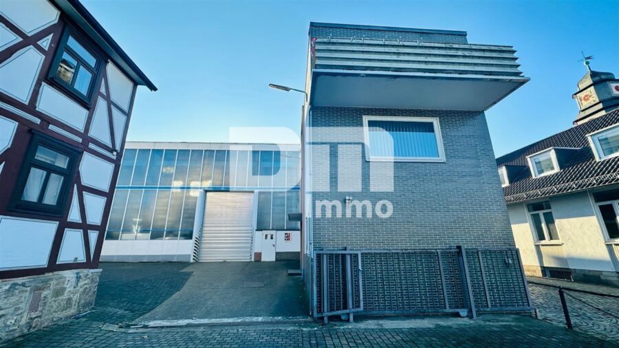 Lagerhallen und Büroflächen 80 bis 1000 m² variabel aufteilbar in verkehrsgünstiger Lage - Zufahrt Innenhof / Schiebetor Stahl